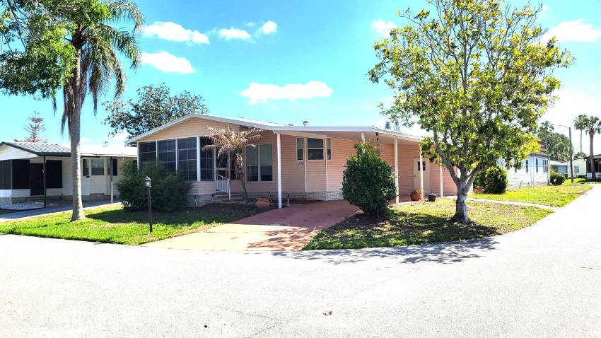 Lake Wales, FL Mobile Home for Sale located at 2204 Robin Ridge Pl. Tower Lakes